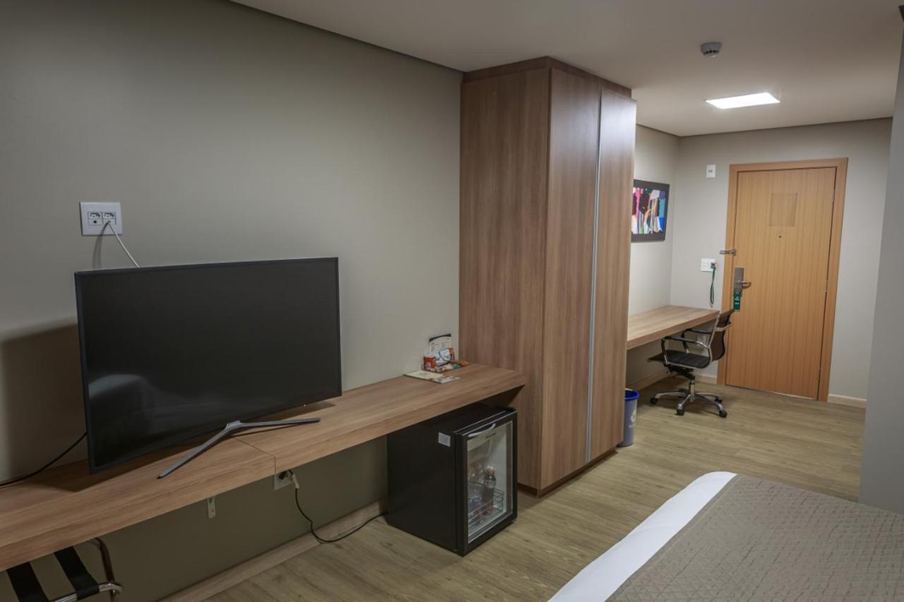Dubai Suites Montes Claros Buitenkant foto