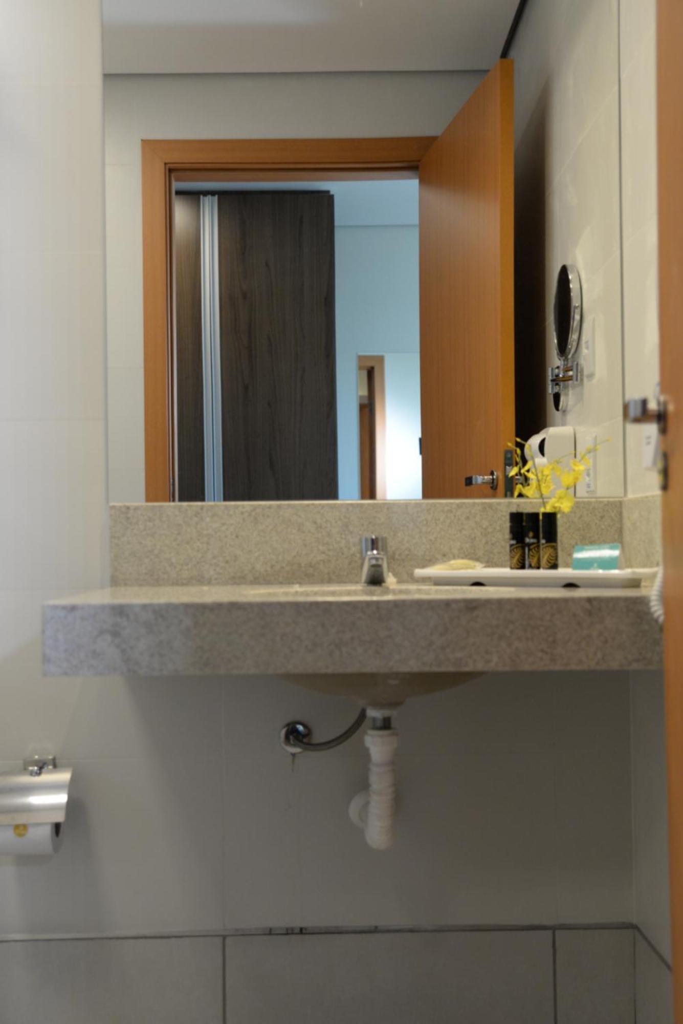 Dubai Suites Montes Claros Buitenkant foto