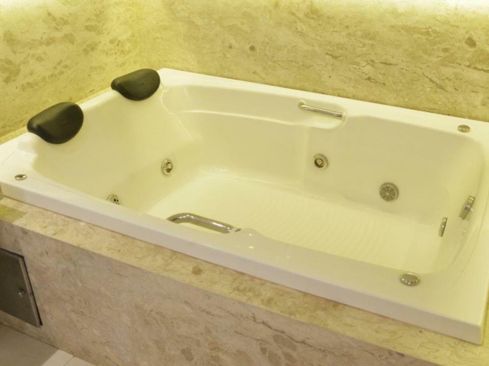Dubai Suites Montes Claros Buitenkant foto