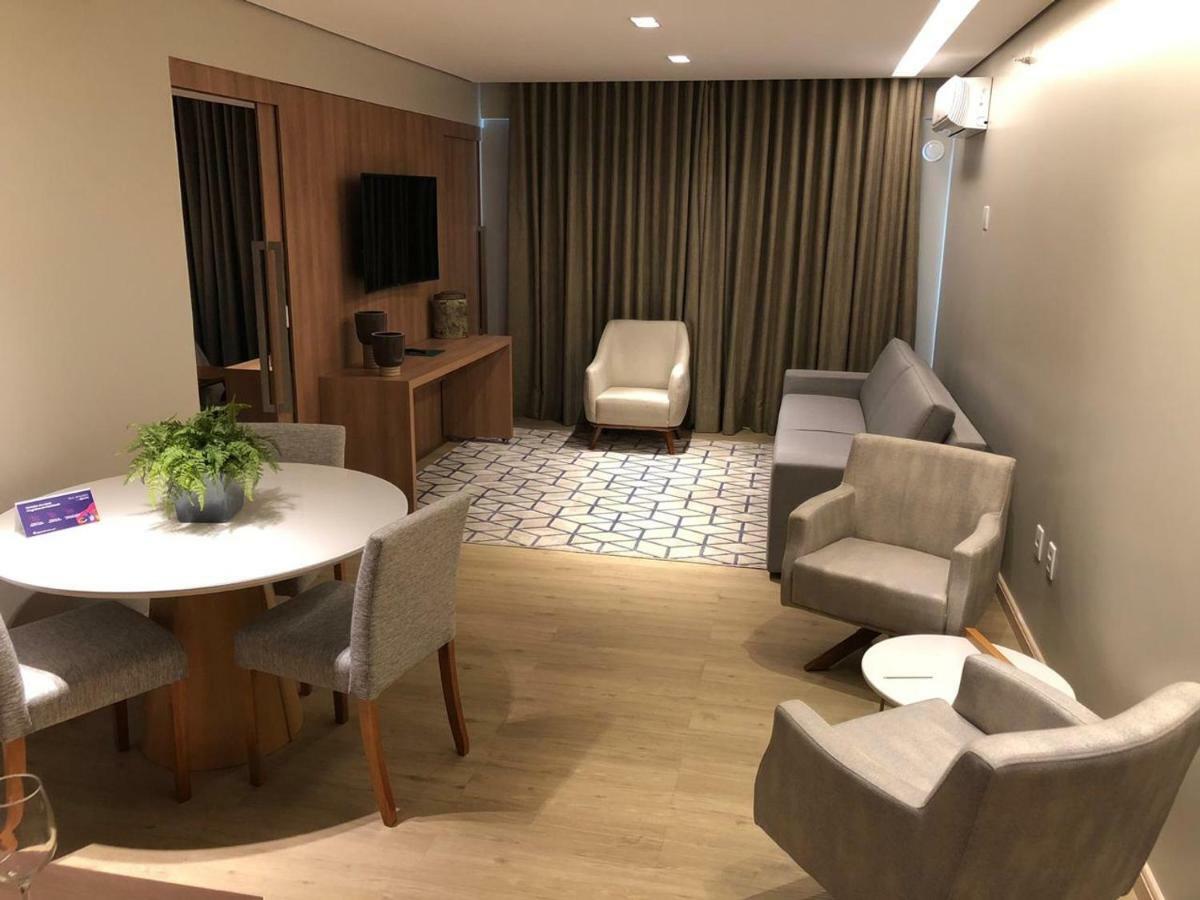 Dubai Suites Montes Claros Buitenkant foto